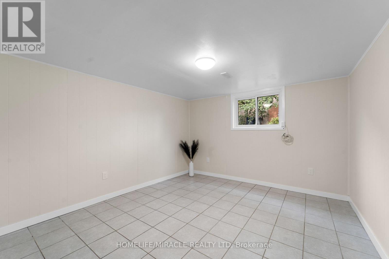 203 CENTENNIAL ROAD - Image 25
