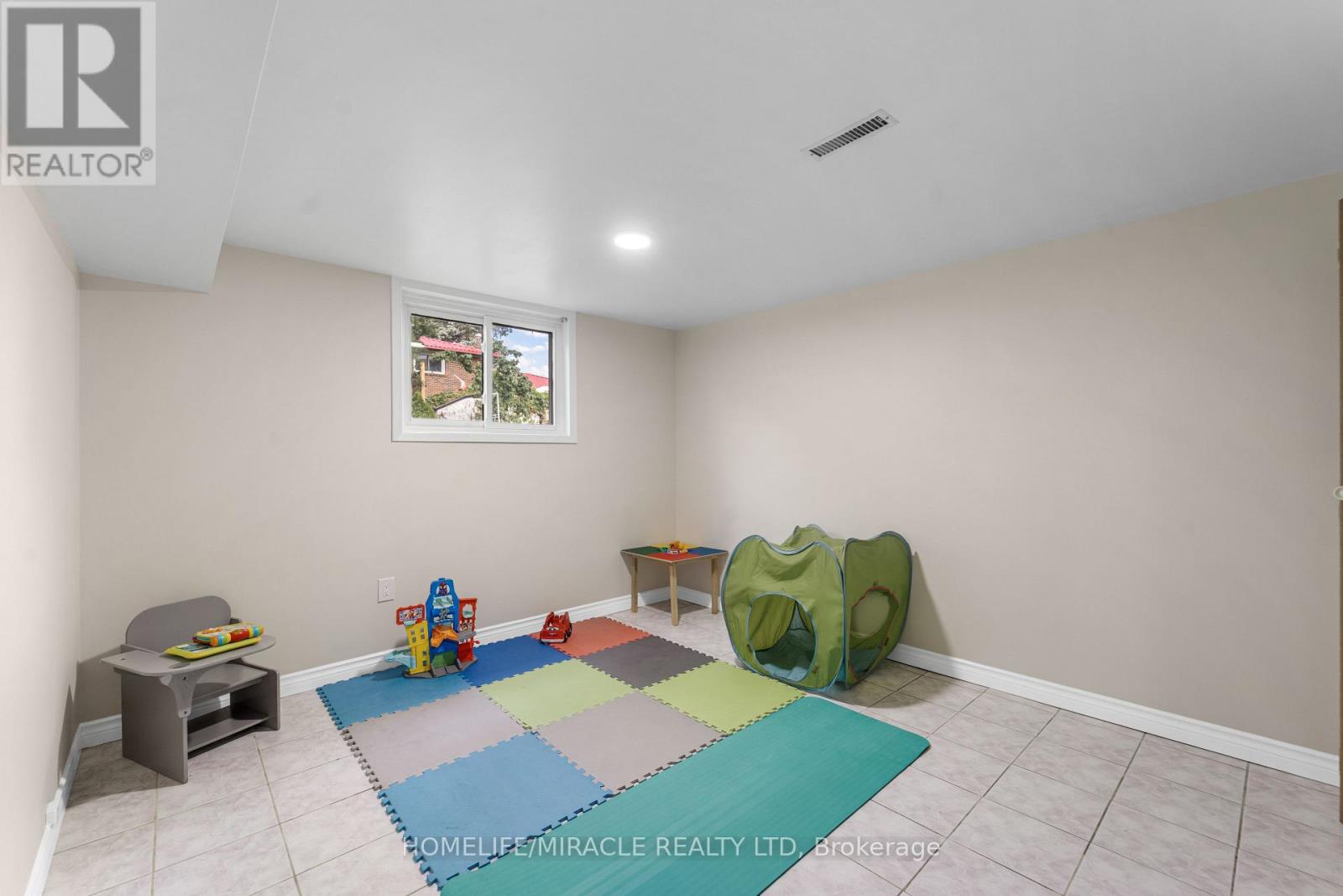 203 CENTENNIAL ROAD - Image 26