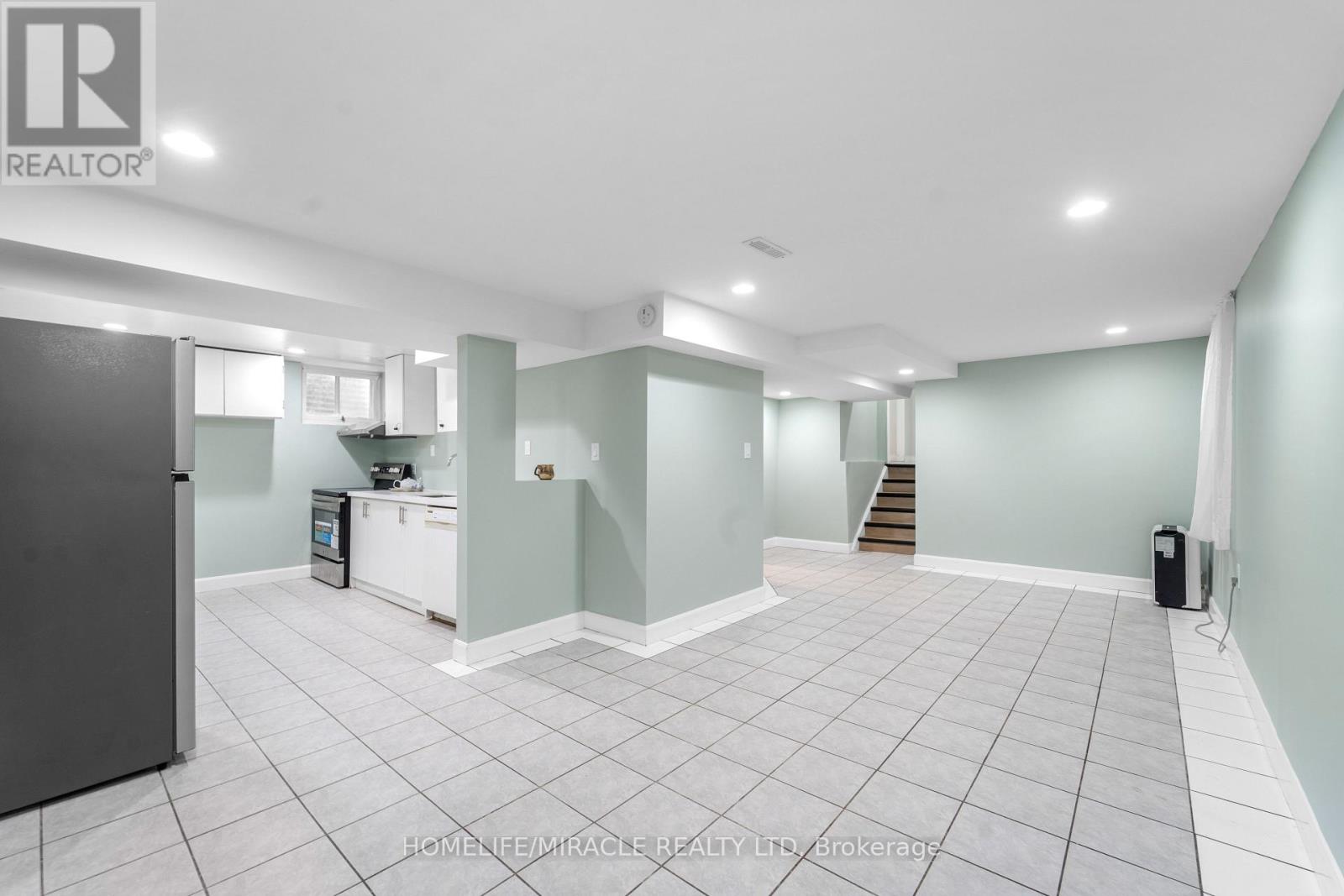 203 CENTENNIAL ROAD - 28