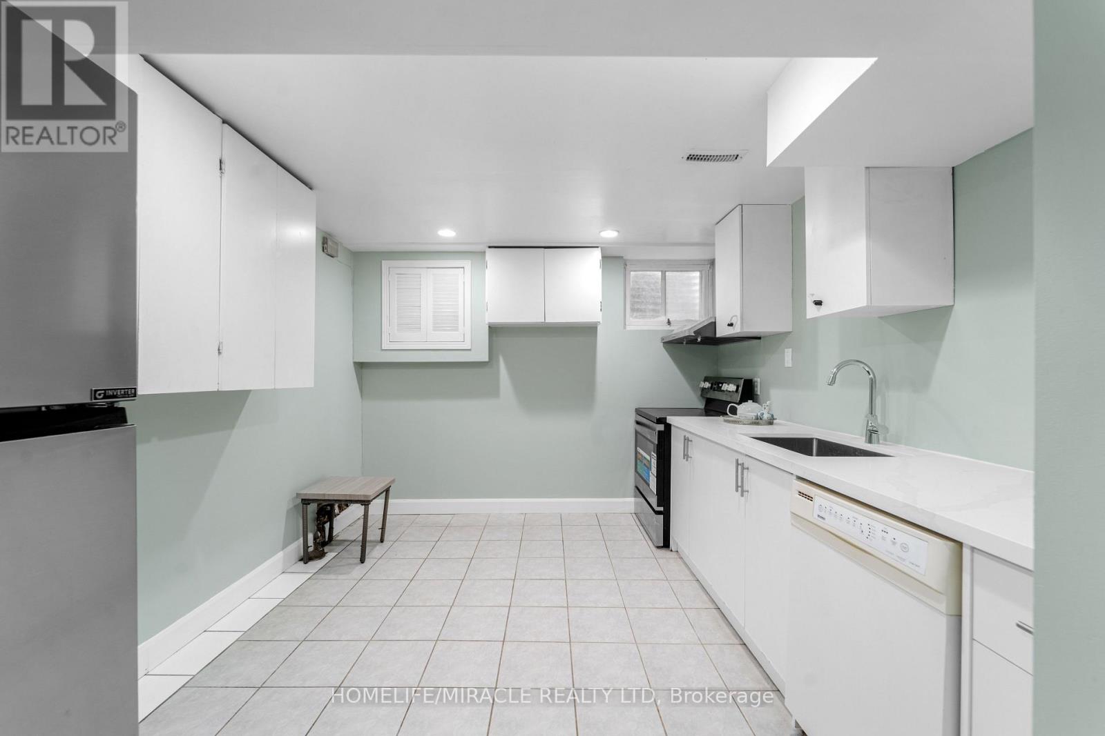 203 CENTENNIAL ROAD - Image 29