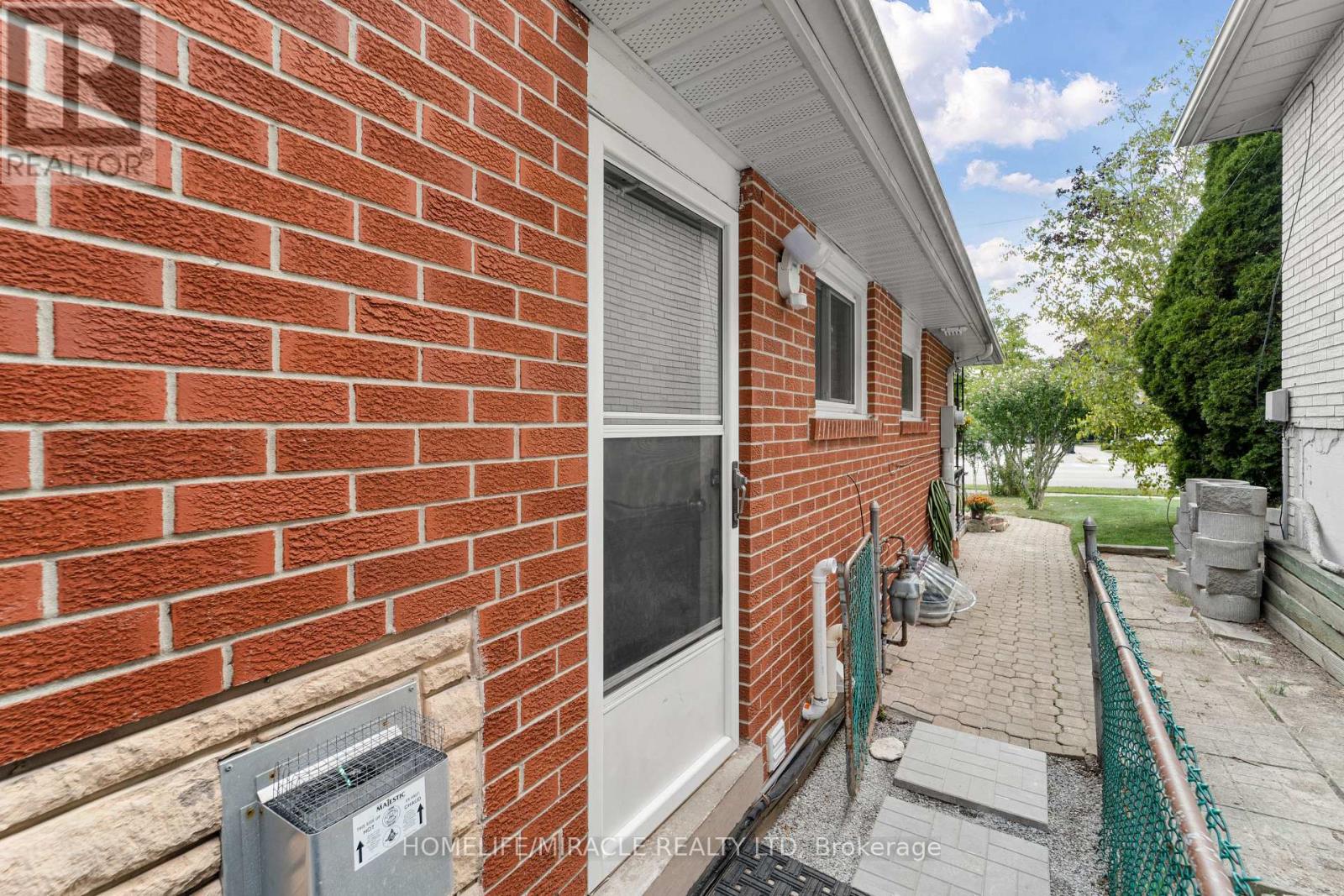 203 CENTENNIAL ROAD - 32