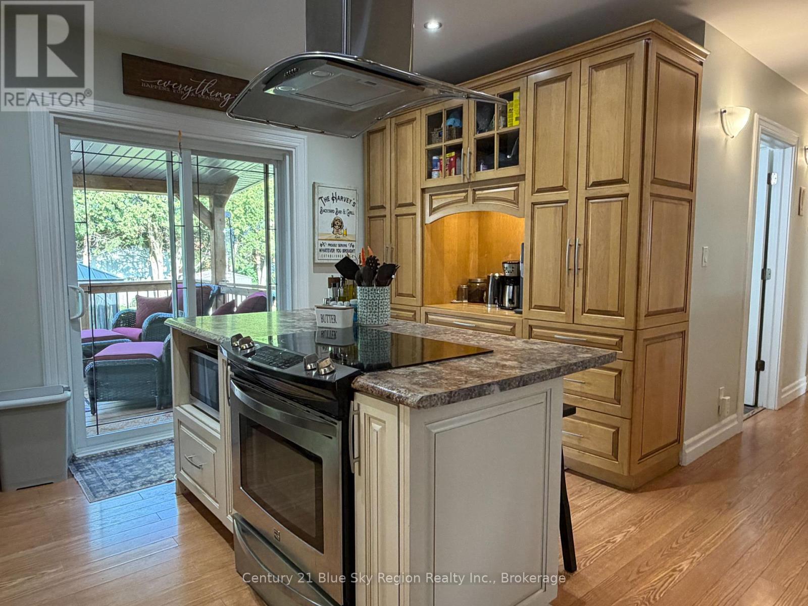 116 CAMPBELL AVENUE - 7