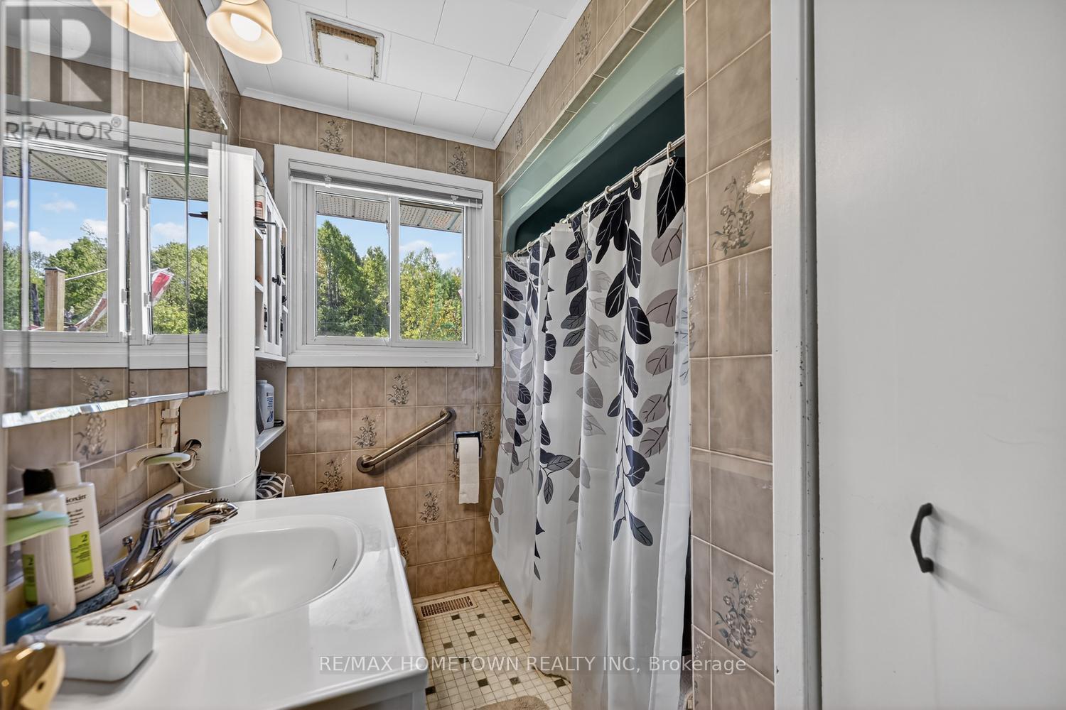 1404 HALLECKS ROAD E - Image 19