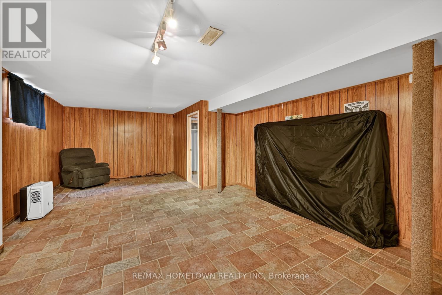 1404 HALLECKS ROAD E - Image 21