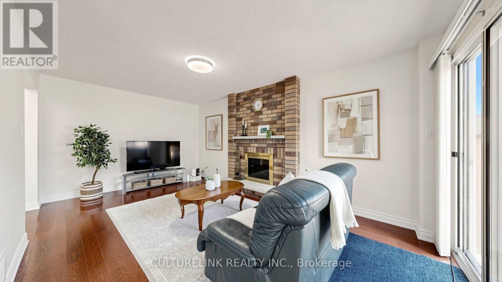 87 MORRISON CRESCENT - 14