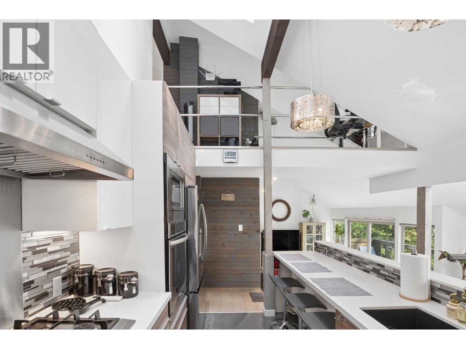 5781 CRANLEY DRIVE, West Vancouver