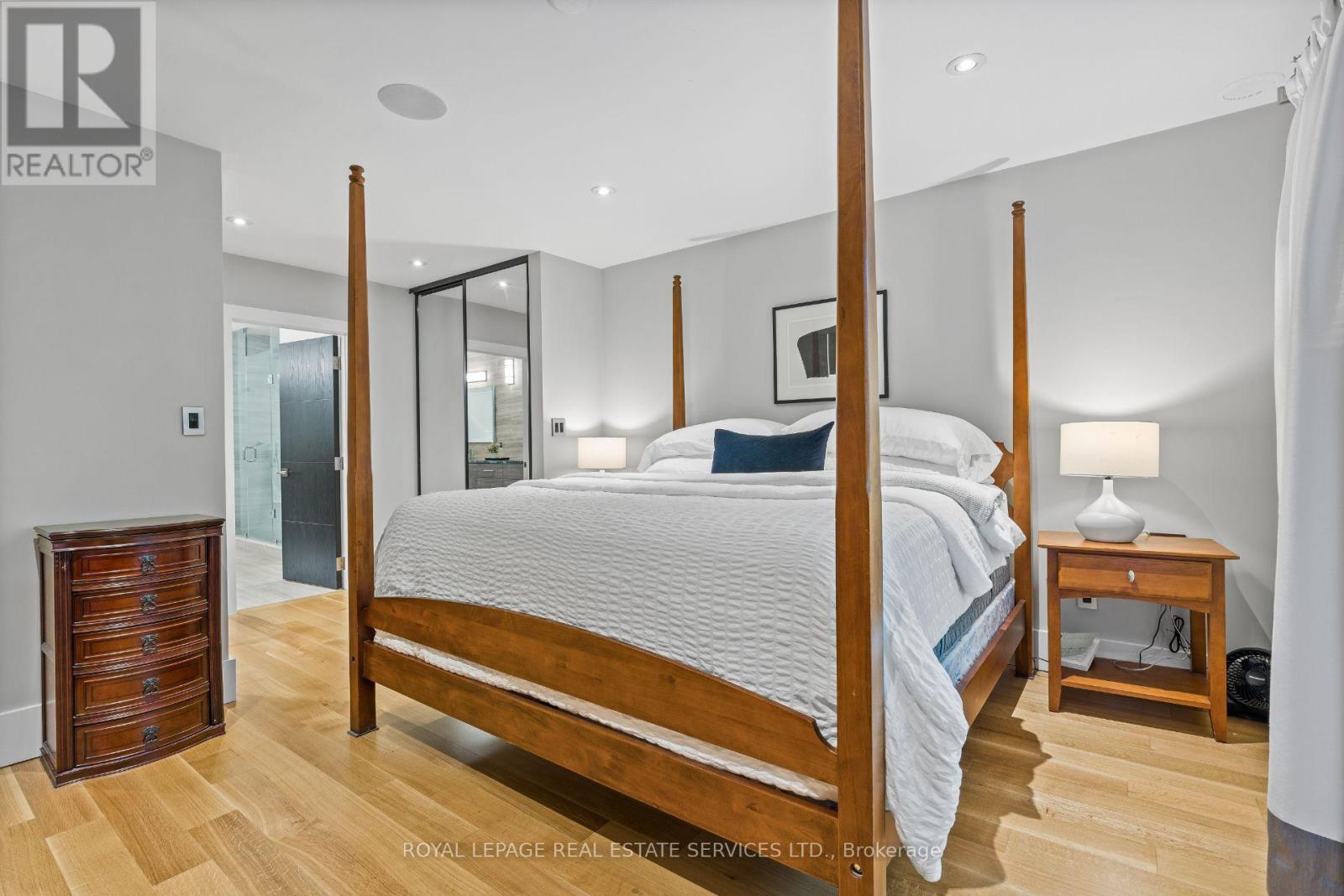 23 LORRAINE GARDENS - 22