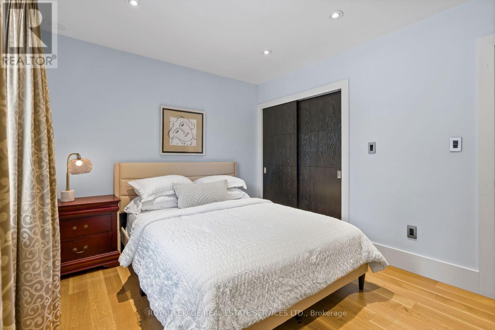 23 LORRAINE GARDENS - Image 28