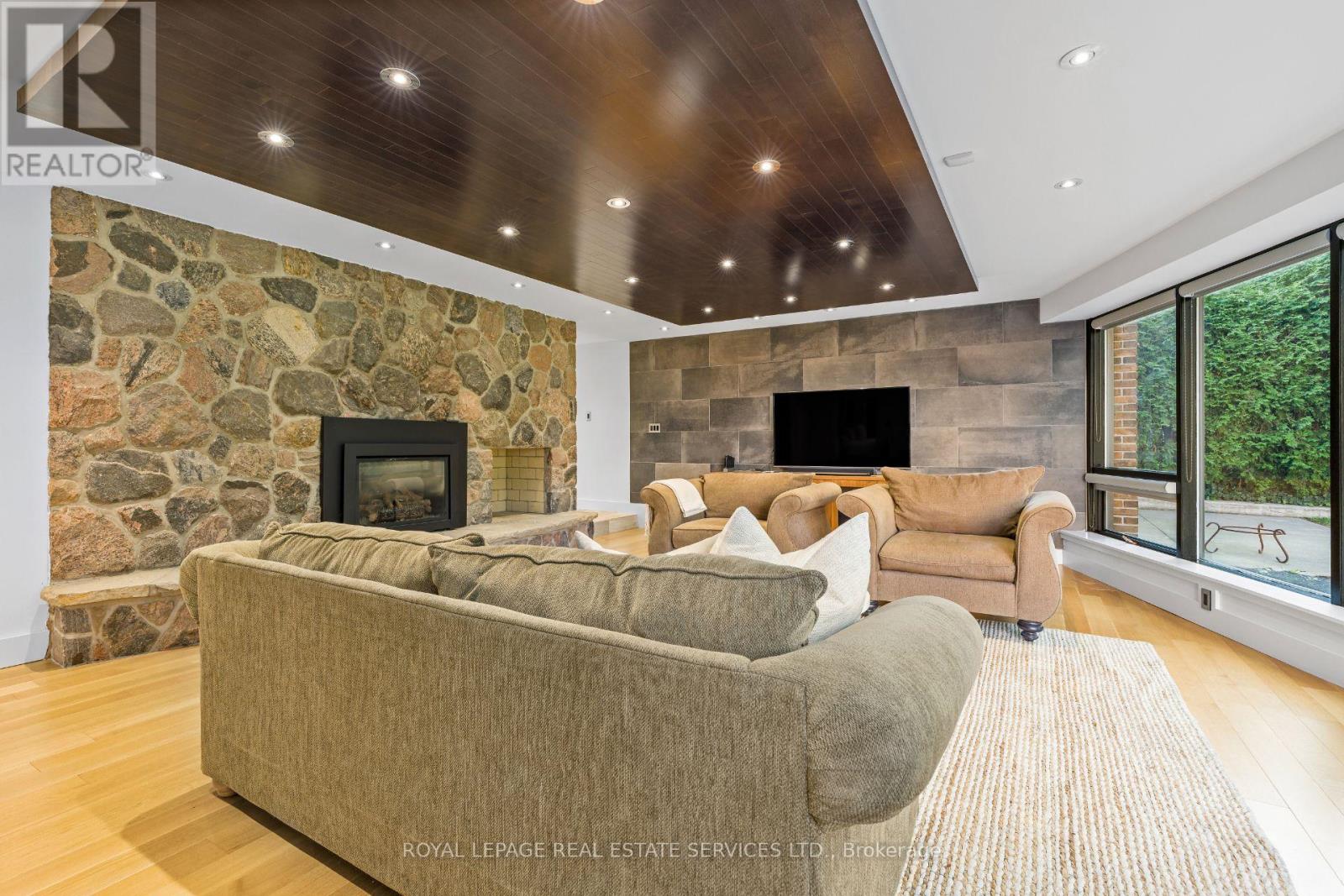 23 LORRAINE GARDENS - Image 33