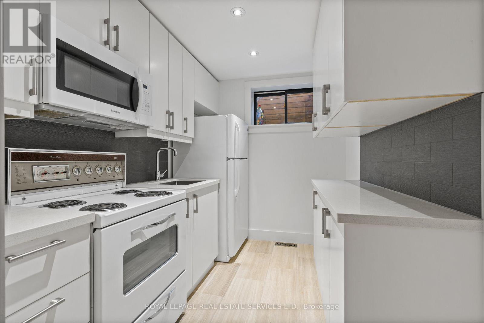 23 LORRAINE GARDENS - Image 39