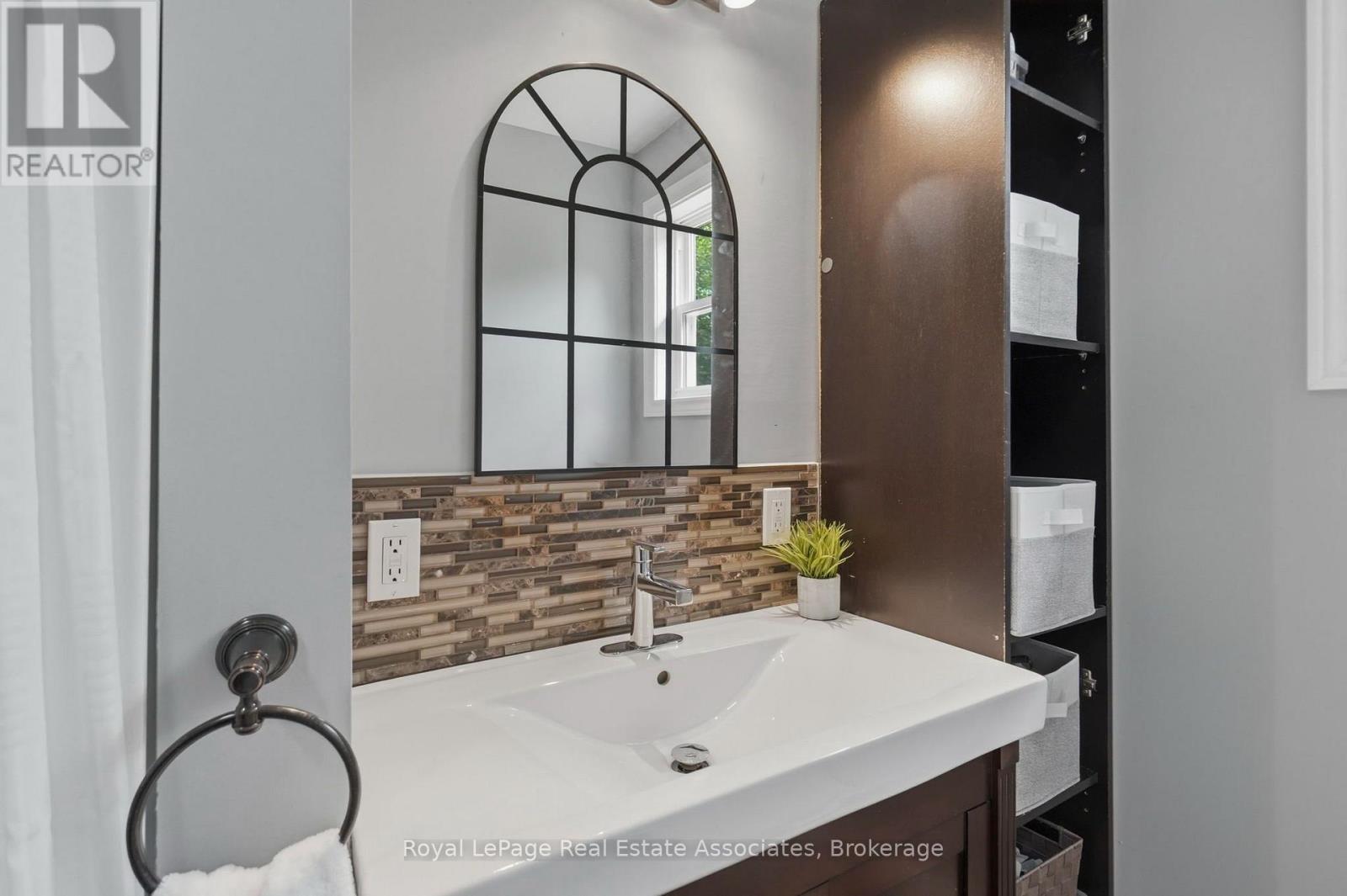28 KELSON AVENUE S - 18