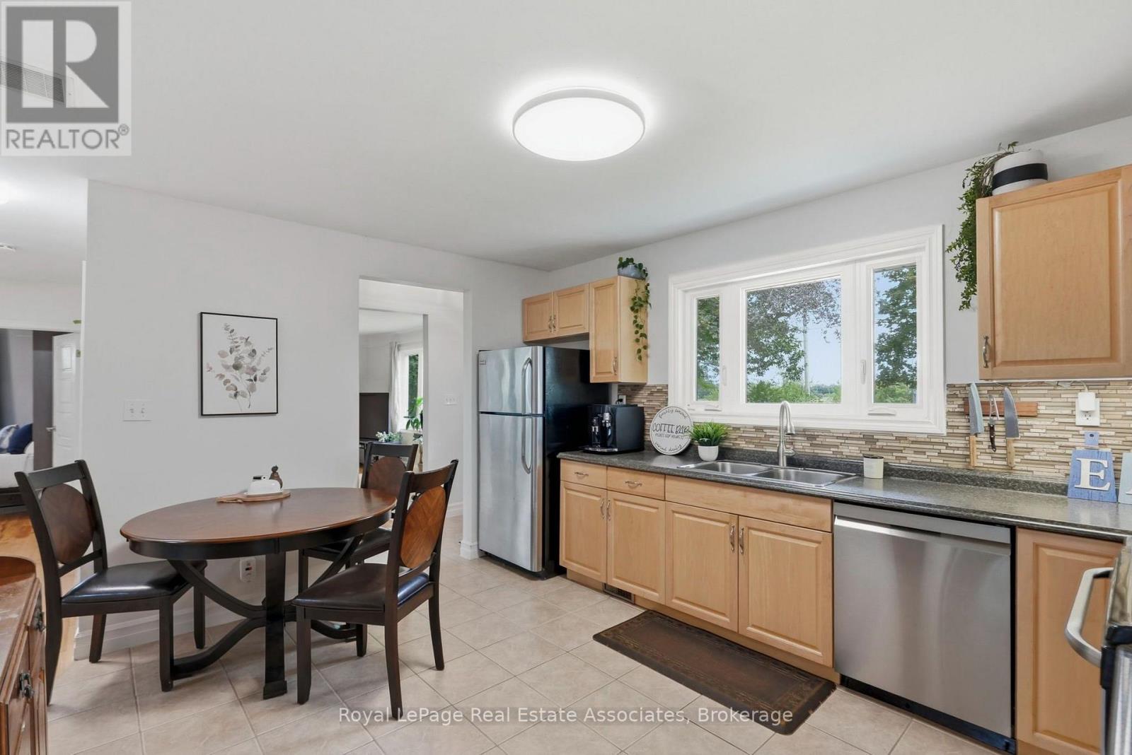 28 KELSON AVENUE S - 11