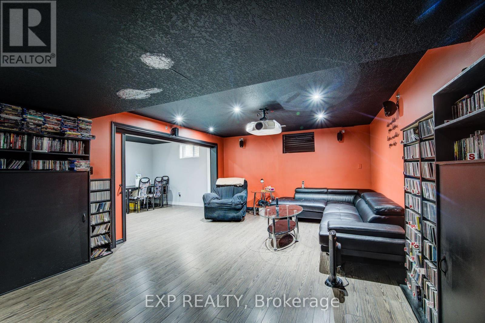 124 UDVARI CRESCENT - Image 27