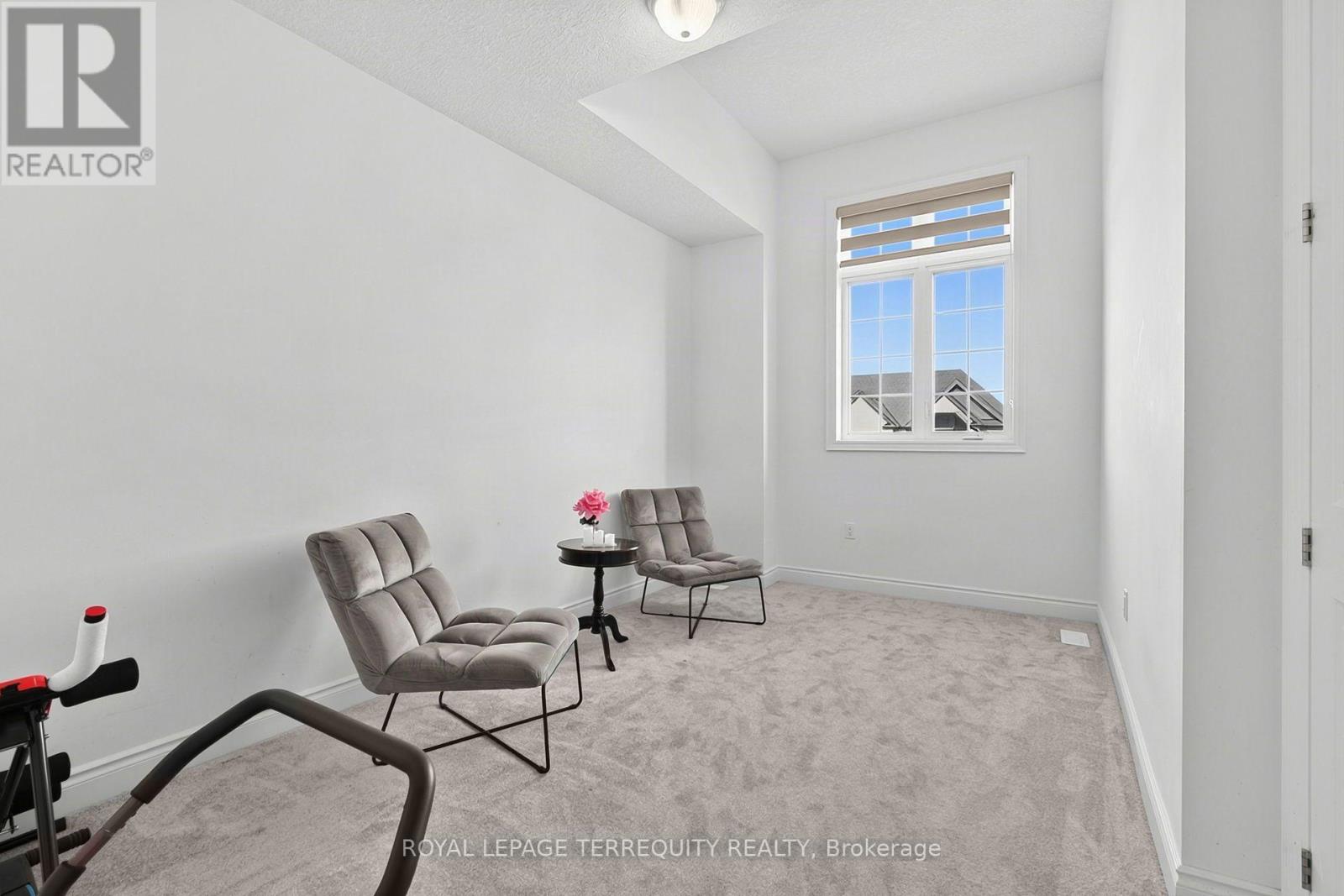 9 KIERNAN CRESCENT N - 26