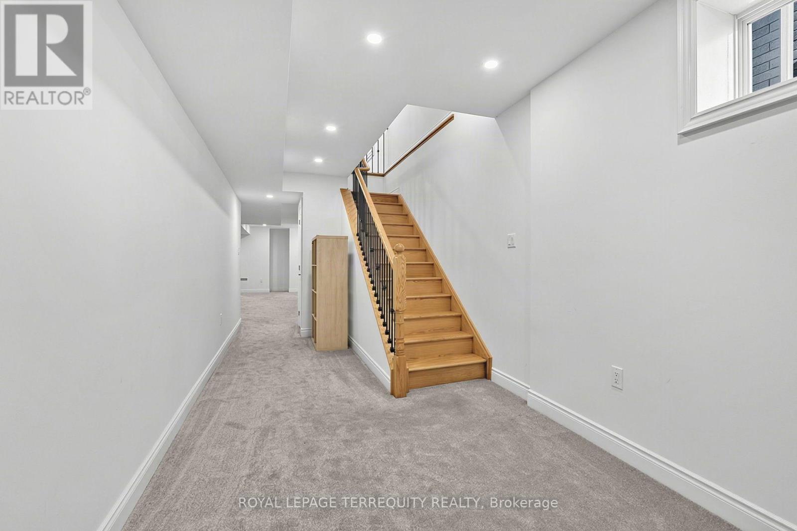 9 KIERNAN CRESCENT N - Image 30
