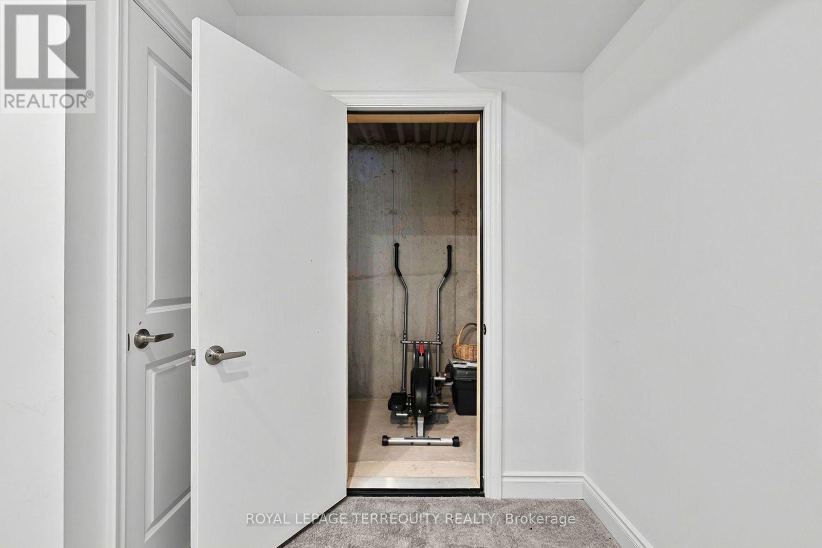 9 KIERNAN CRESCENT N - 34