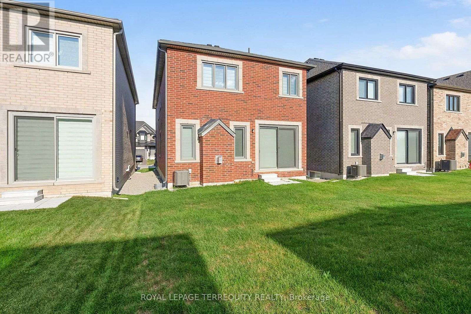 9 KIERNAN CRESCENT N - 35