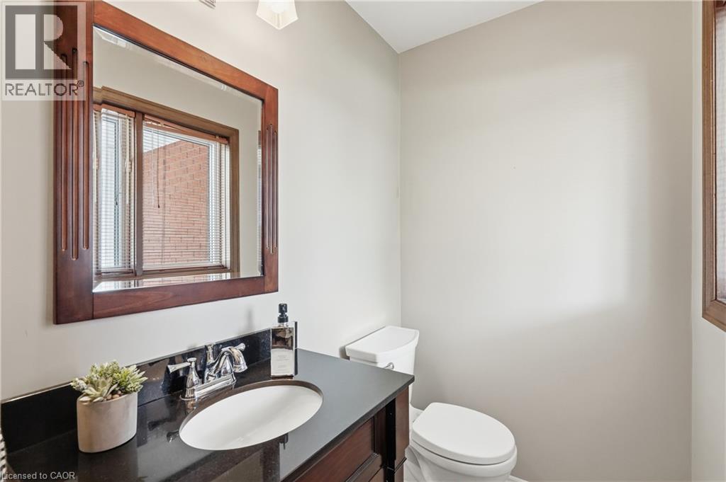 24 RENFREW Drive - Image 15