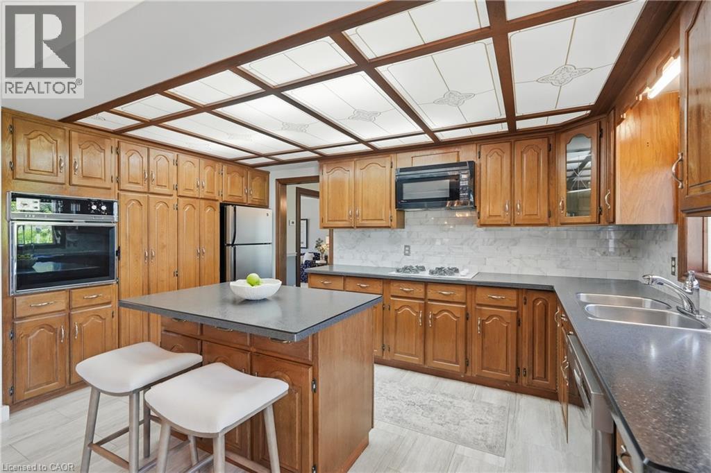 24 RENFREW Drive - Image 8