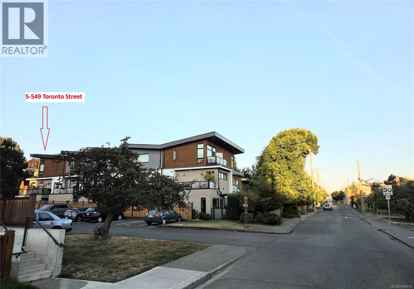 #5 549 TORONTO St - 27