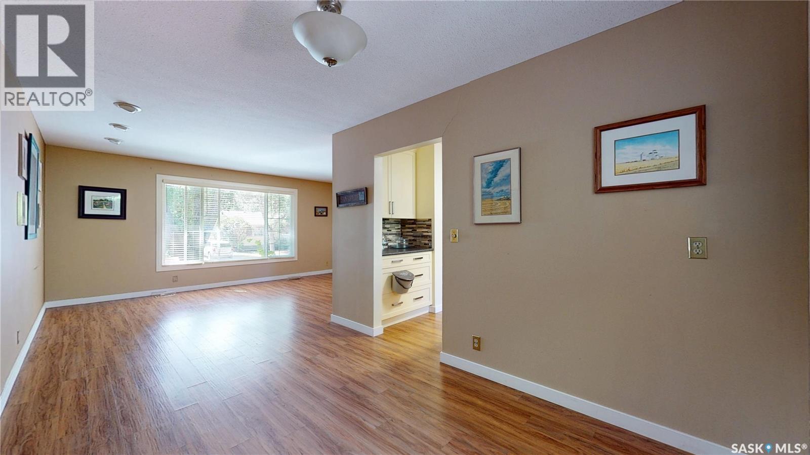 130 Cameron CRESCENT - Image 10