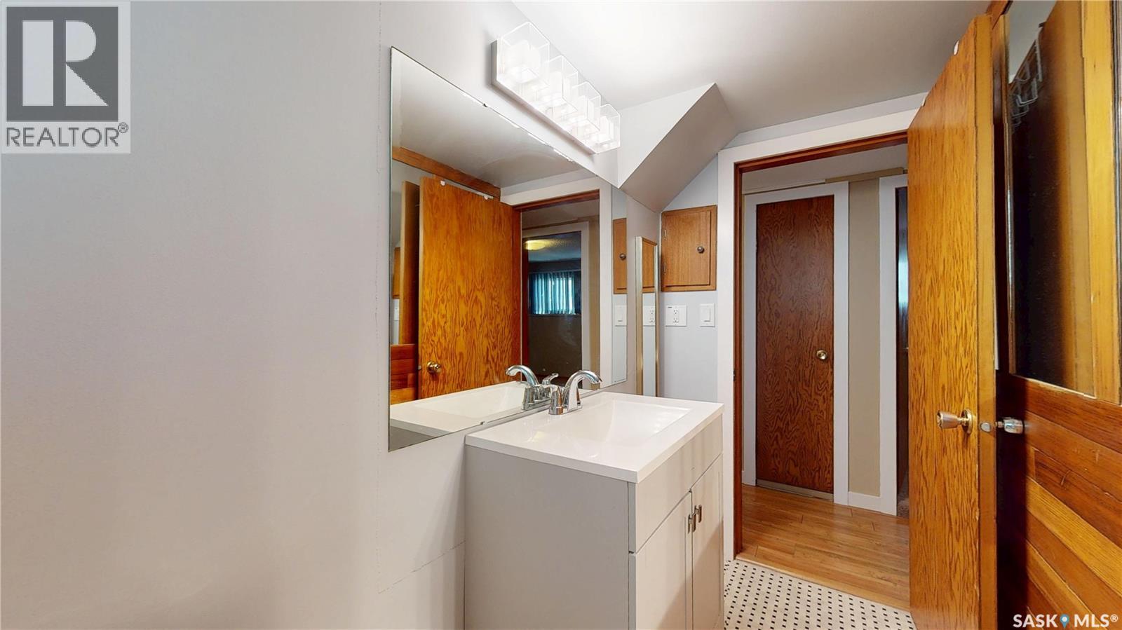 130 Cameron CRESCENT - Image 52
