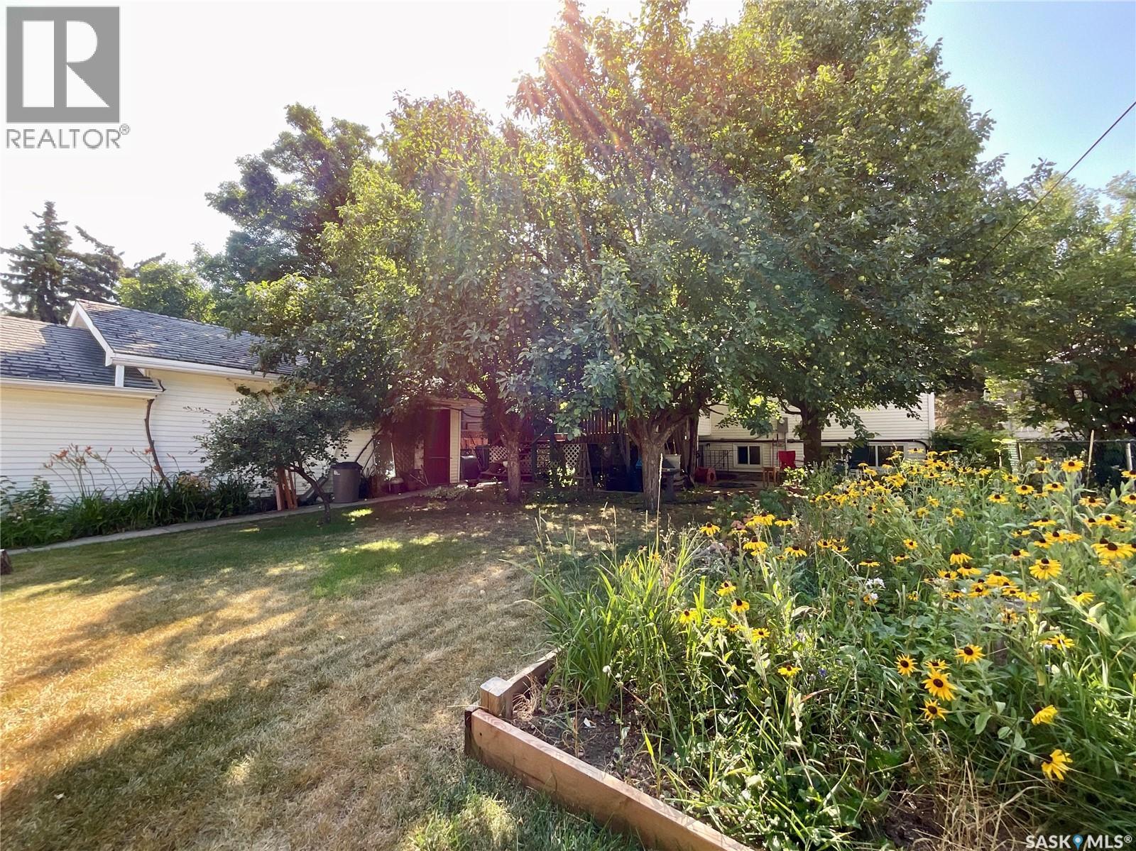 130 Cameron CRESCENT - Image 60
