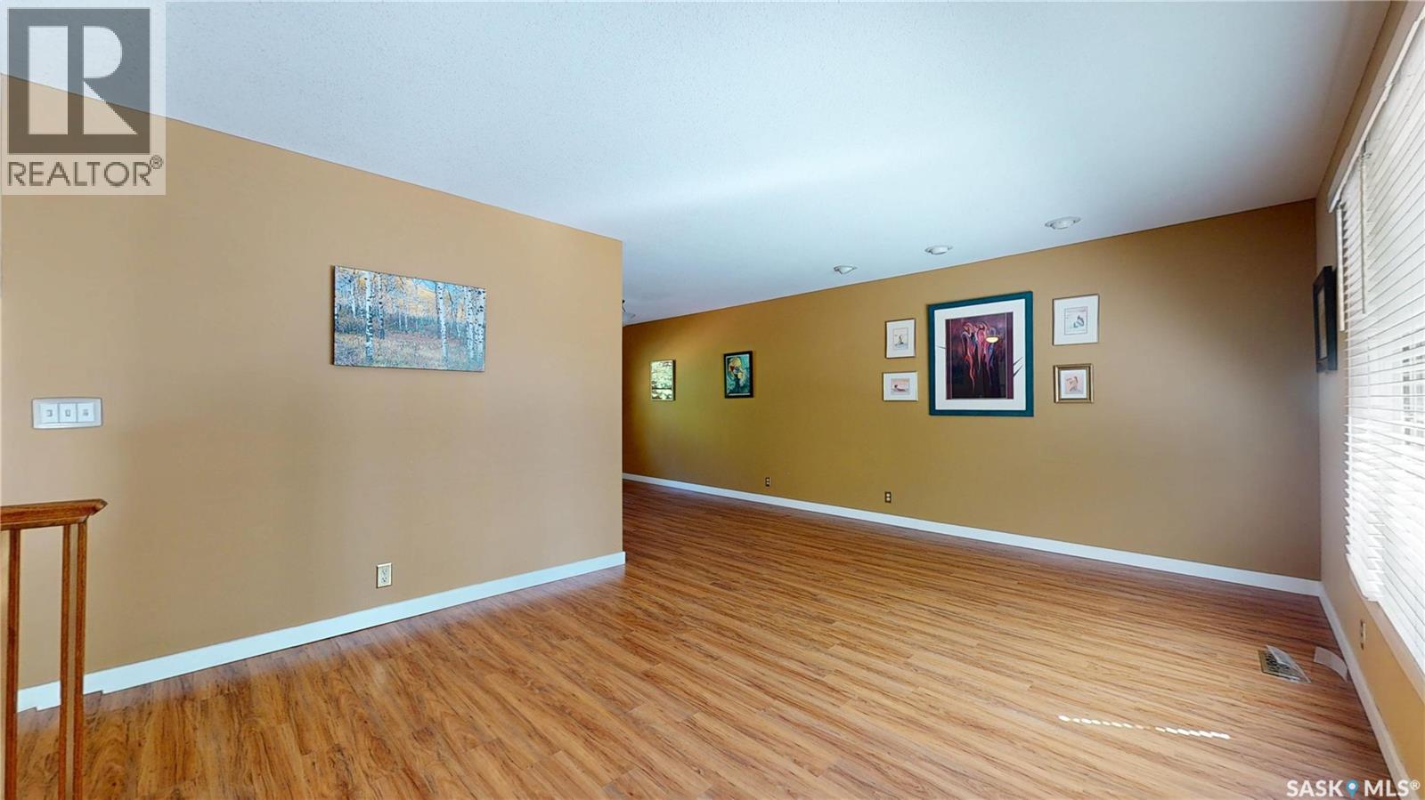 130 Cameron CRESCENT - Image 7