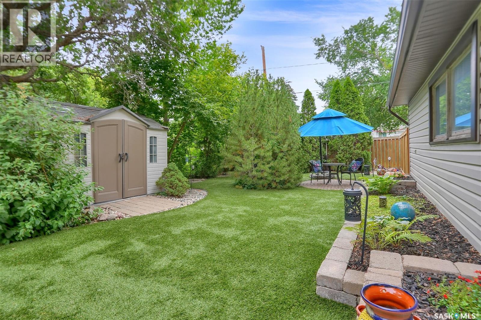 2807 Fleury STREET - 35