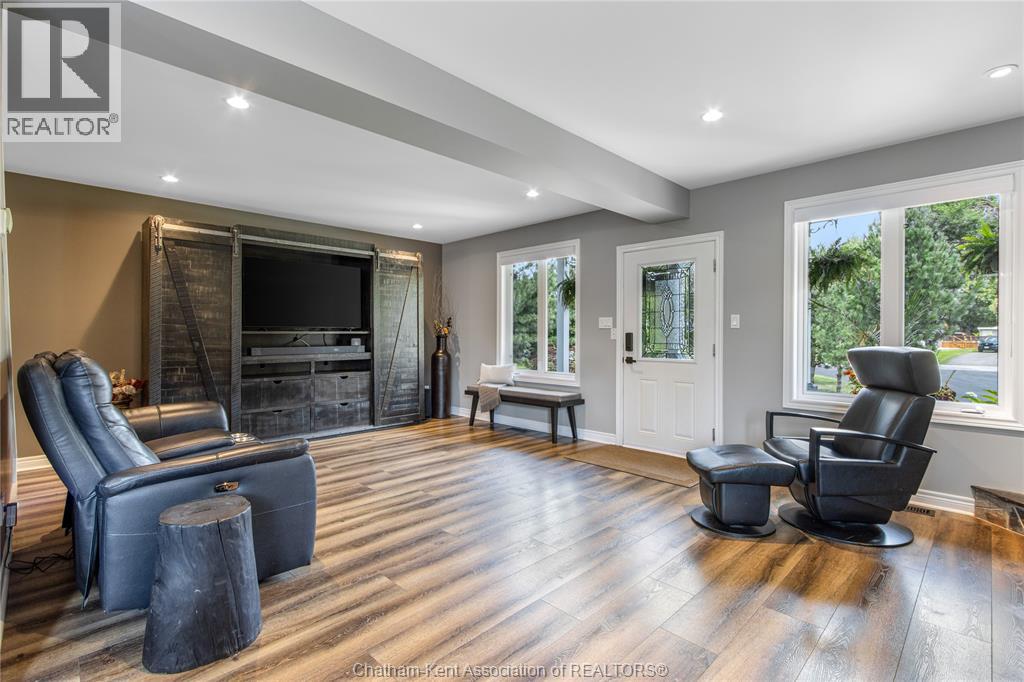 24 WELLINGTON STREET - Image 14