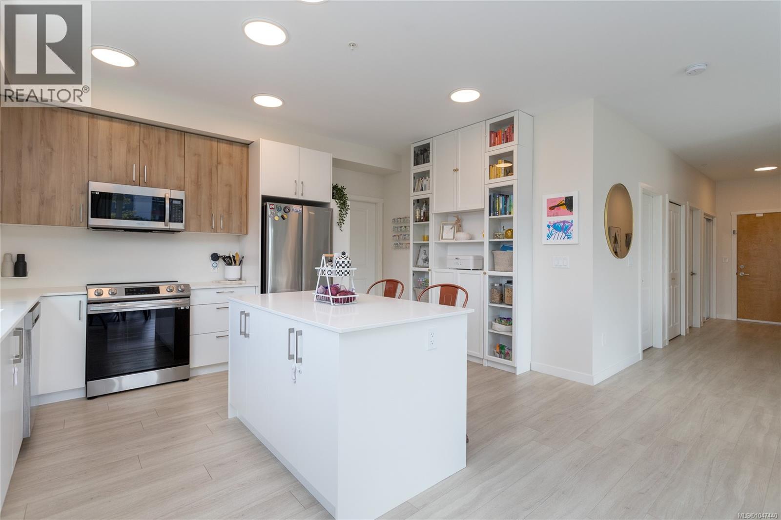 #401 842 Orono Ave - 14