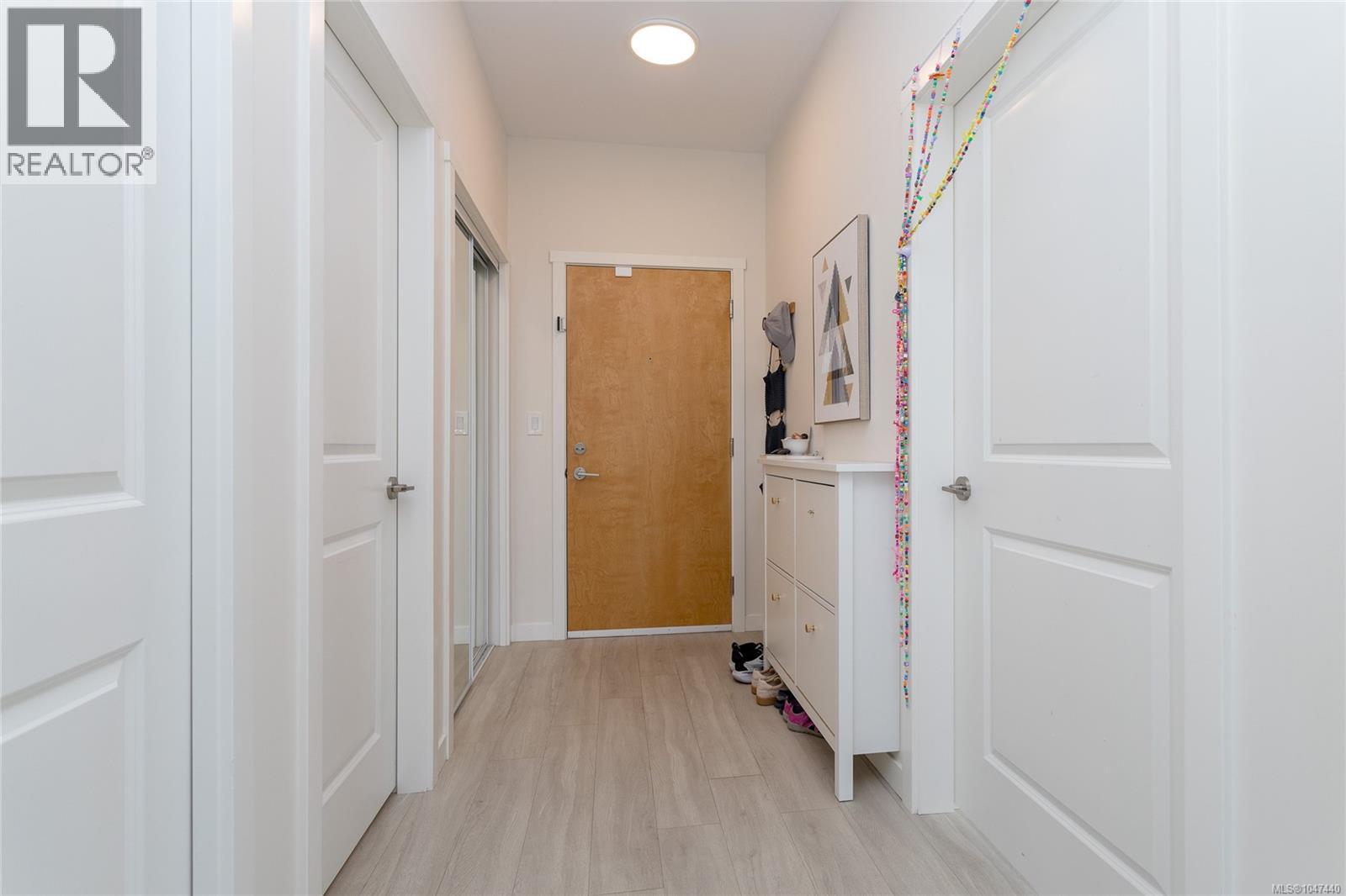 #401 842 Orono Ave - 5