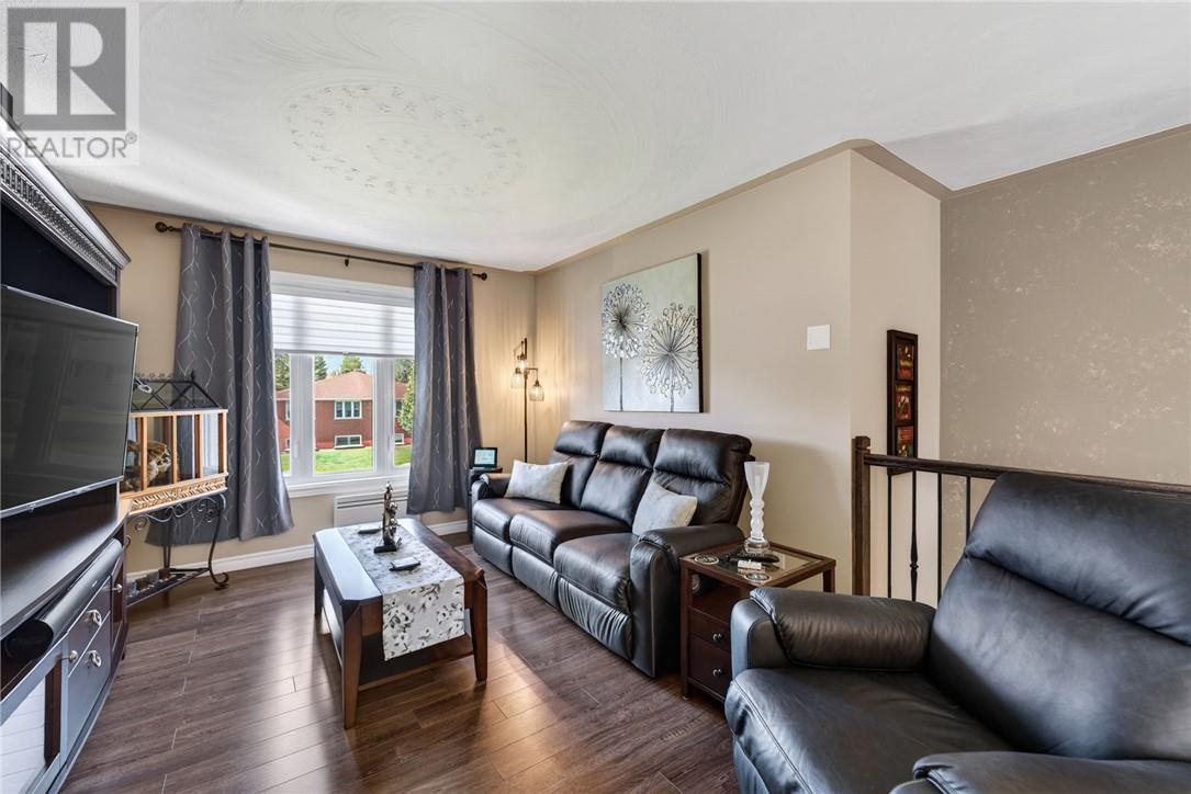 4463 Leger Crescent - Image 40