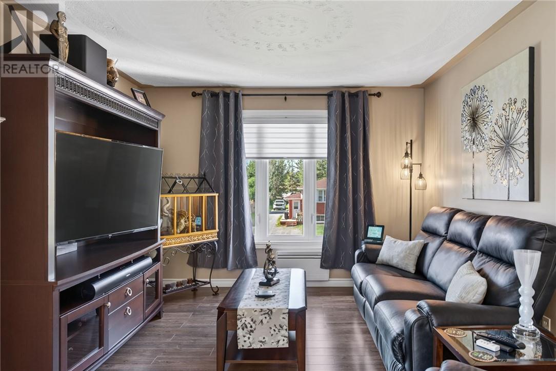 4463 Leger Crescent - Image 41