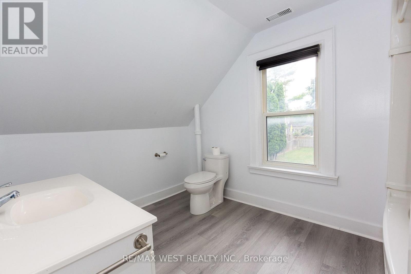 175 WELLINGTON STREET W - Image 21