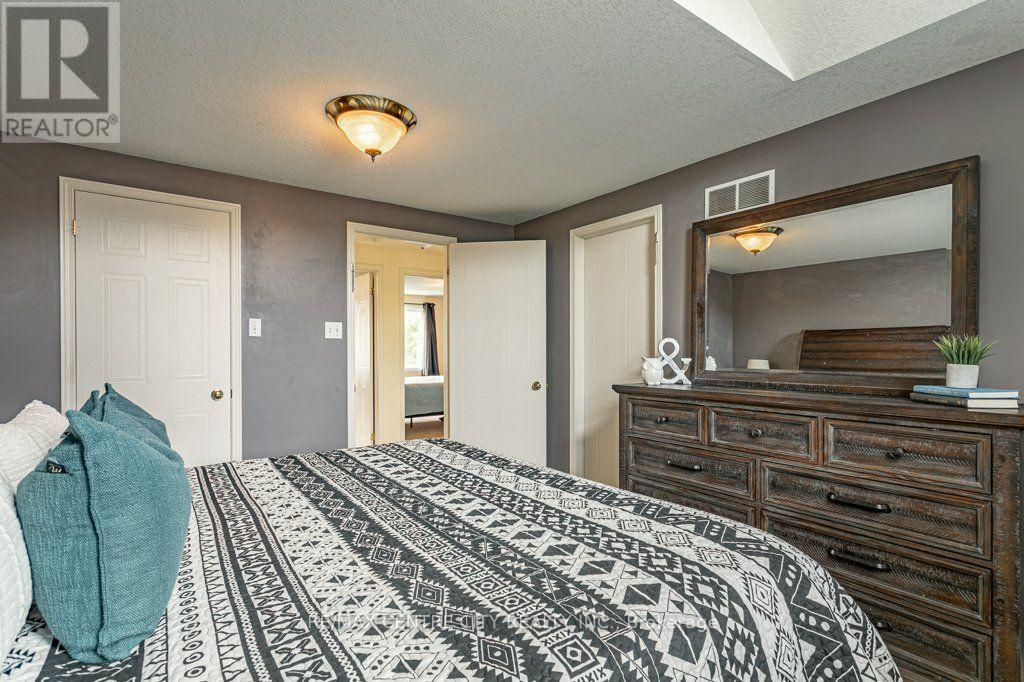 320 ROSSMORE COURT - 21