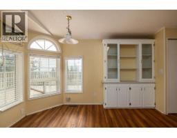 Primary Bedroom - 6439 Farmers Drive, Kelowna, BC V1P1A2 Photo 6