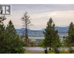 6439 Farmers Drive, Kelowna, BC V1P1A2 Photo 11