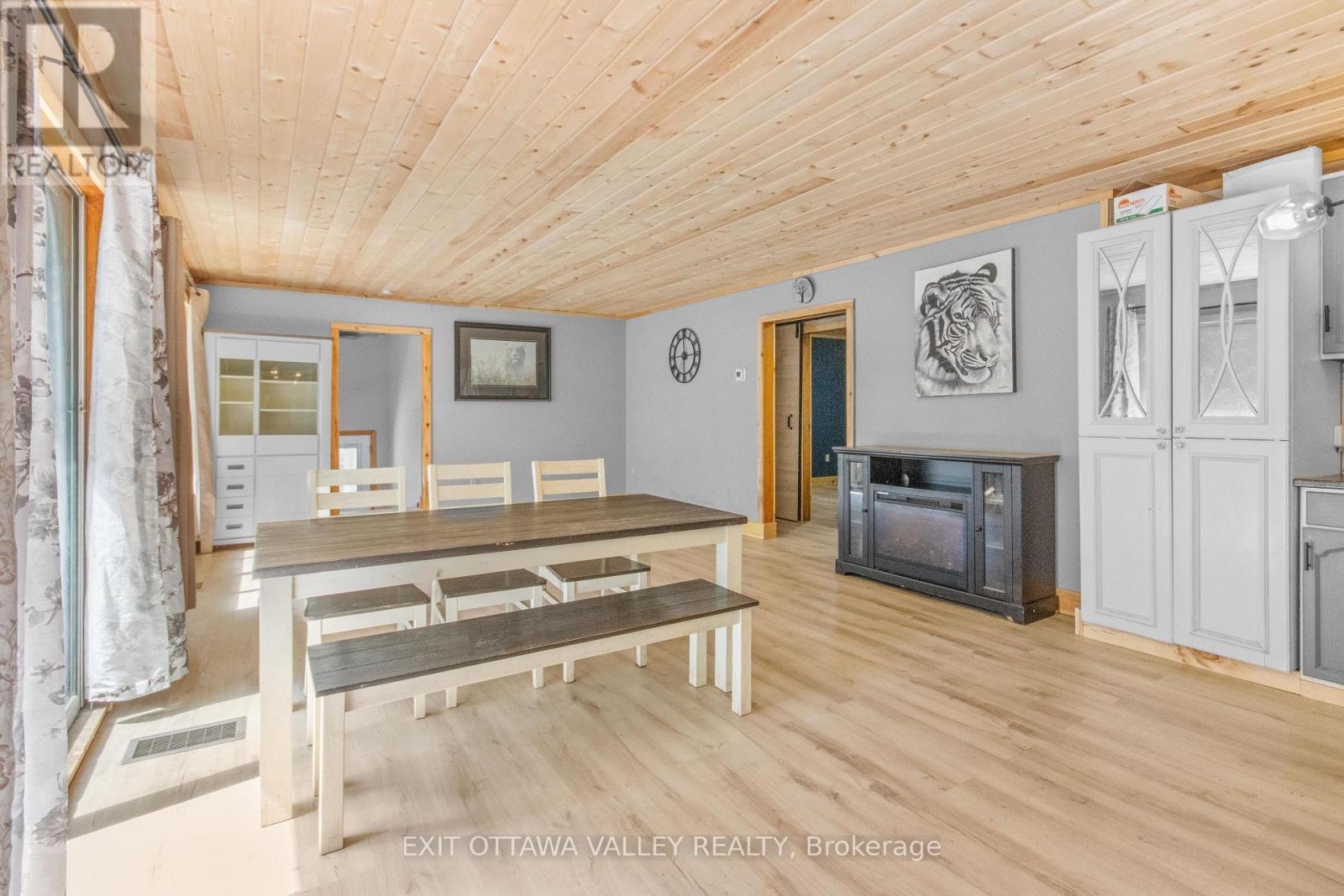 561 LONG LAKE ROAD - 21