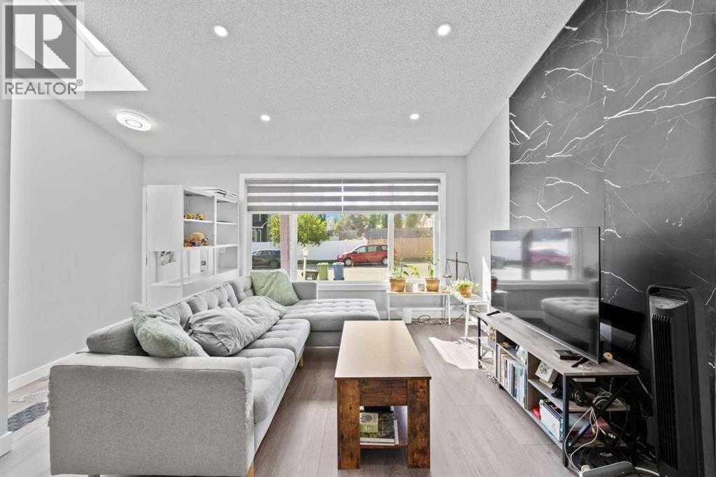 12 Cedargrove Road SW - 4