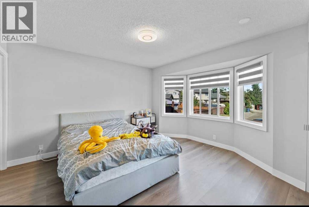 12 Cedargrove Road SW - 13