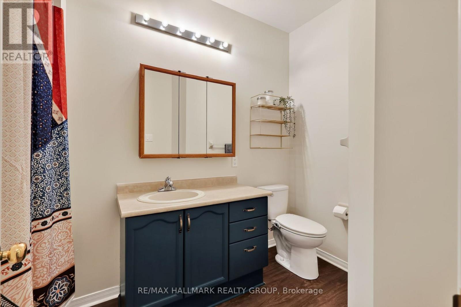95 COLLEGE CIRCLE - Image 23