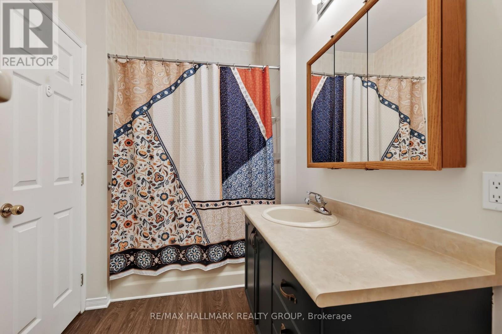 95 COLLEGE CIRCLE - Image 24