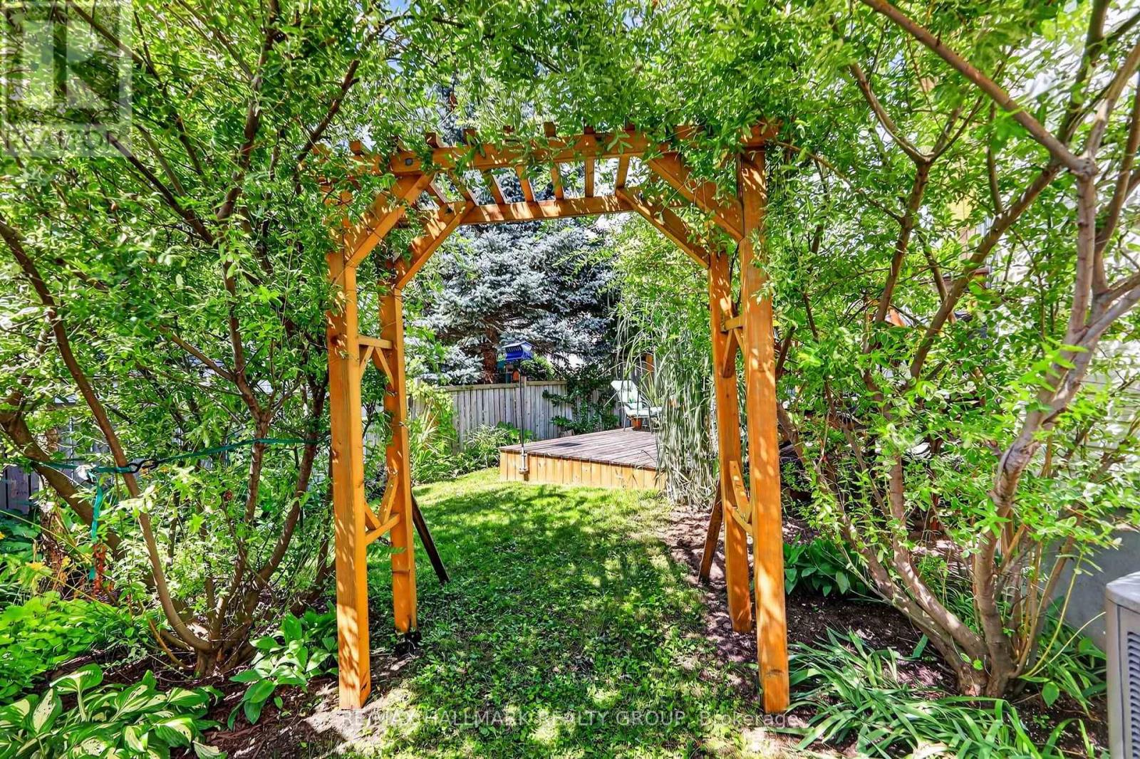 95 COLLEGE CIRCLE - Image 44