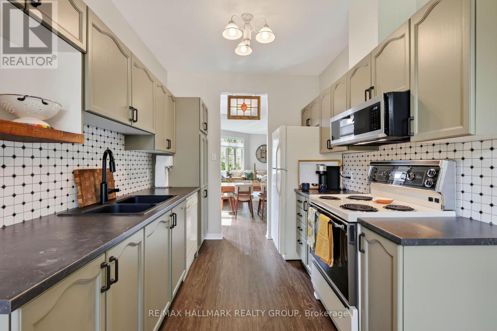 95 COLLEGE CIRCLE - Image 6