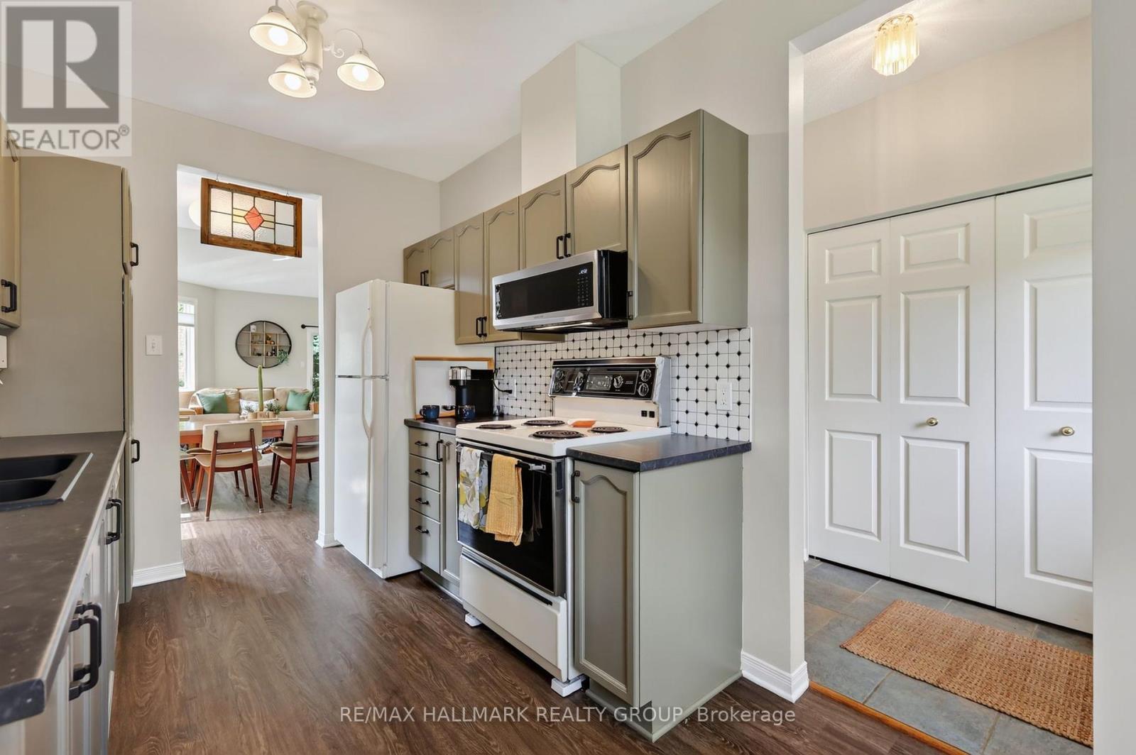 95 COLLEGE CIRCLE - Image 7