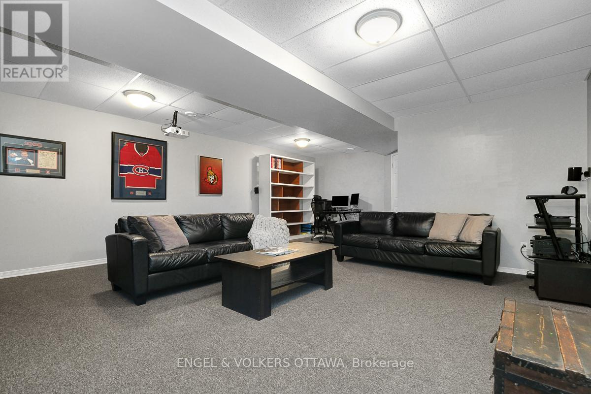 938 PAYER STREET - 26