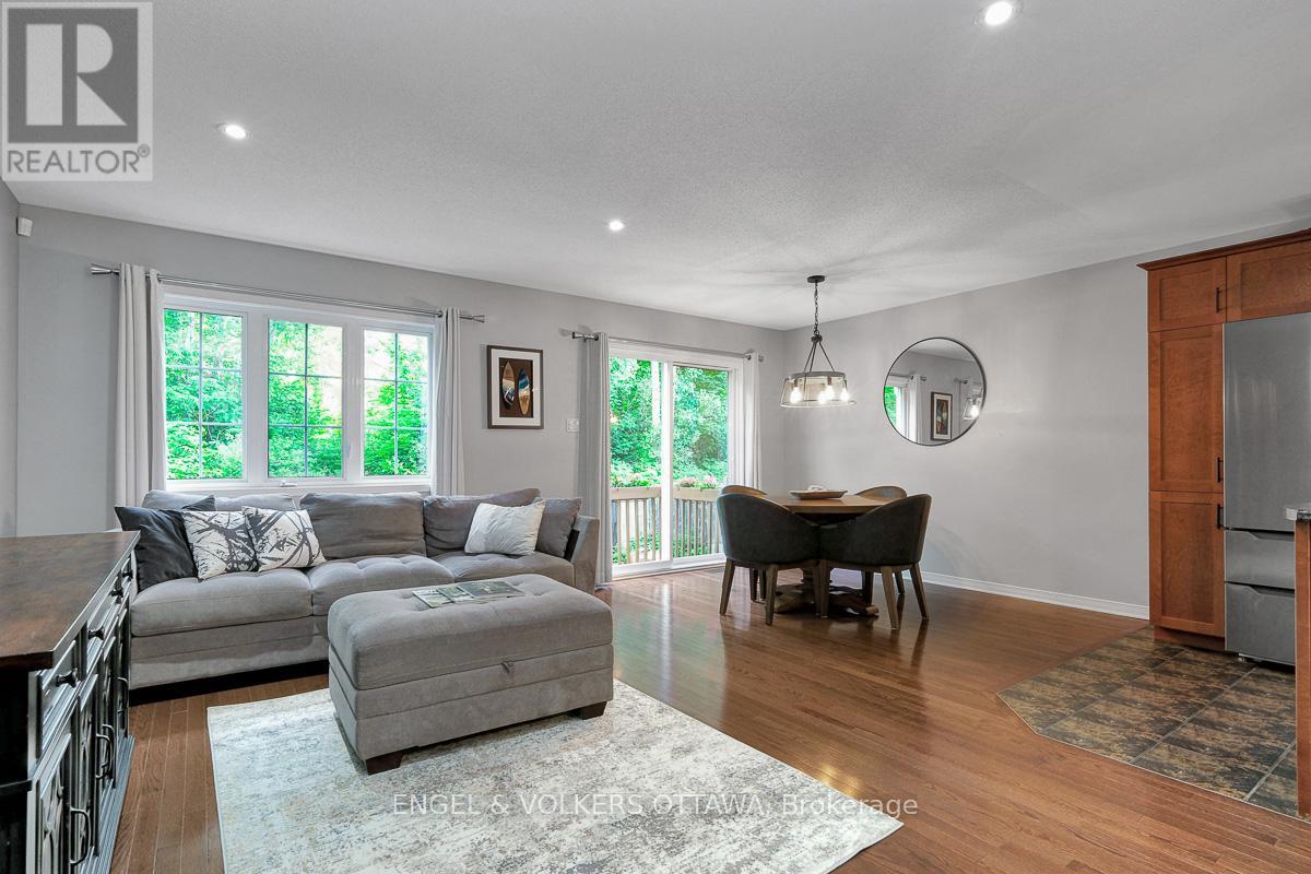 938 PAYER STREET - 9