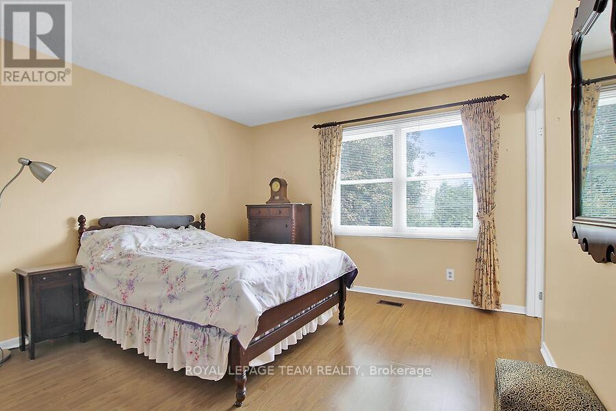 31 ROSS STREET - 23