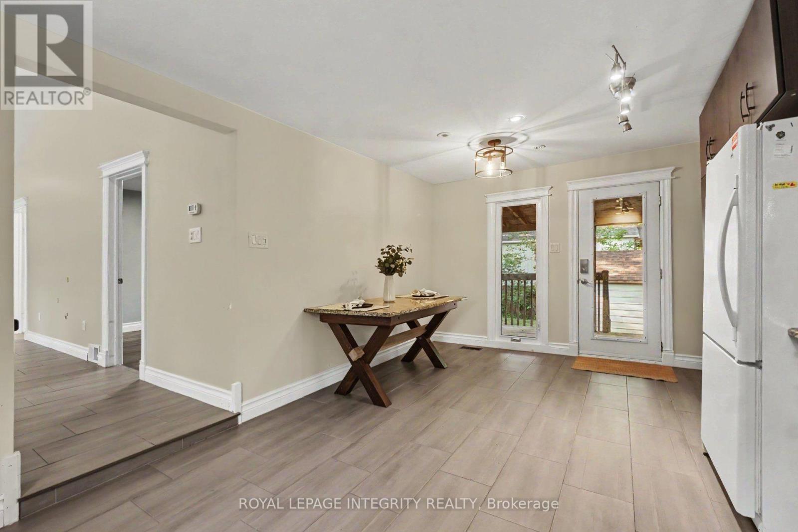 357 BAYVIEW DRIVE - Image 12
